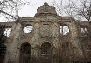 Az �p�let romjai ma