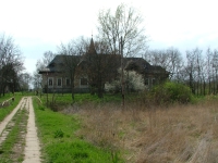 A kastély a TSZ felől