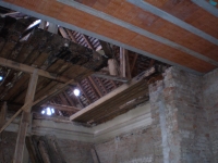 Beszakadt a födém egy része